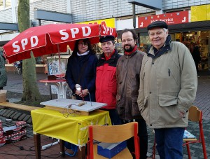 Michael Schütze am Stand der SPD Bergedorf-West auf dem Fest für West; Photo: Simone Gündüz